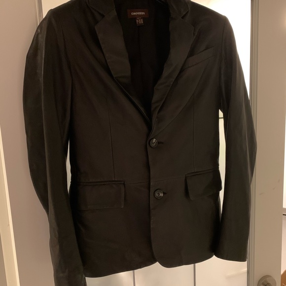 Danier leather blazer - Picture 2 of 2